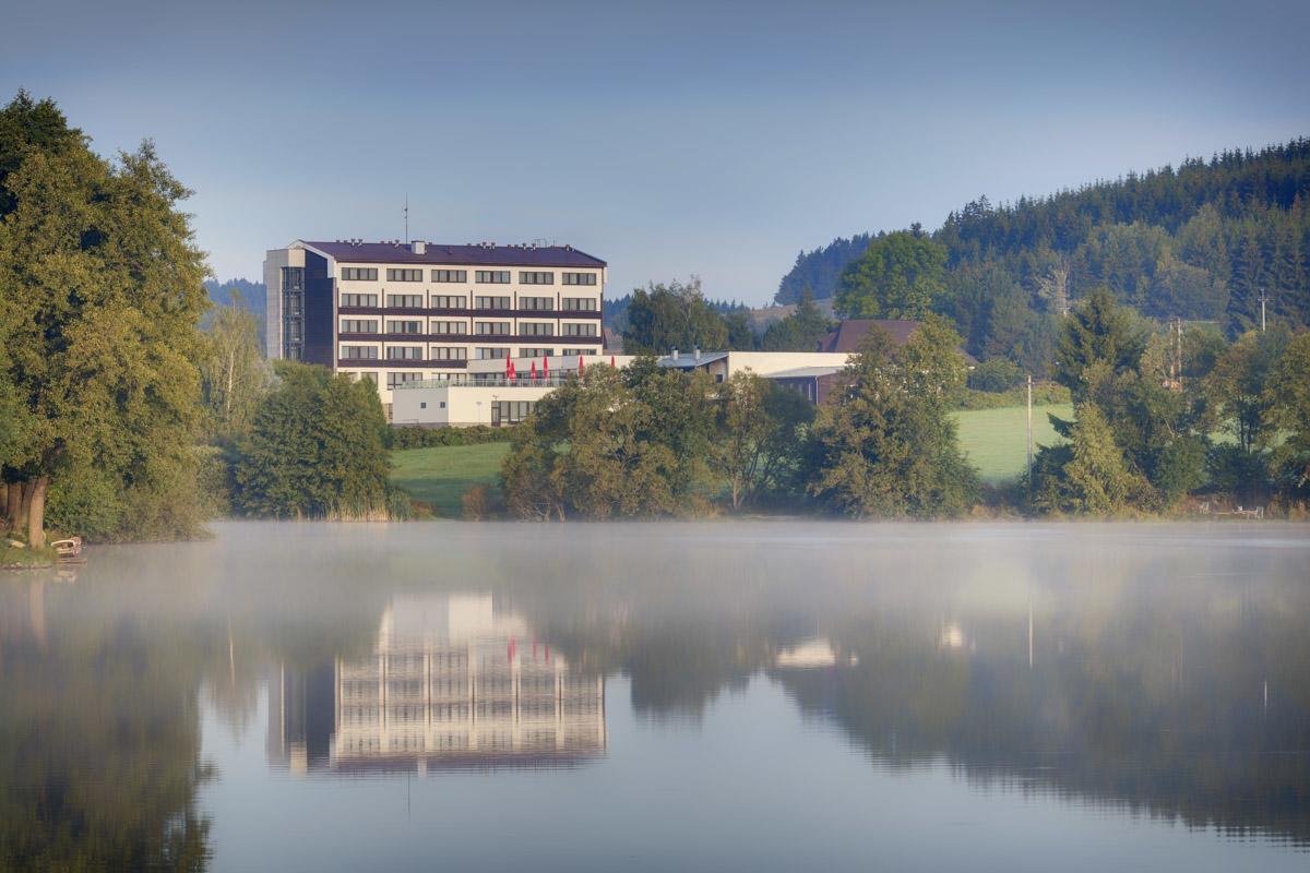 Hotel Skalsky Dvur Bystrice nad Pernstejnem Buitenkant foto