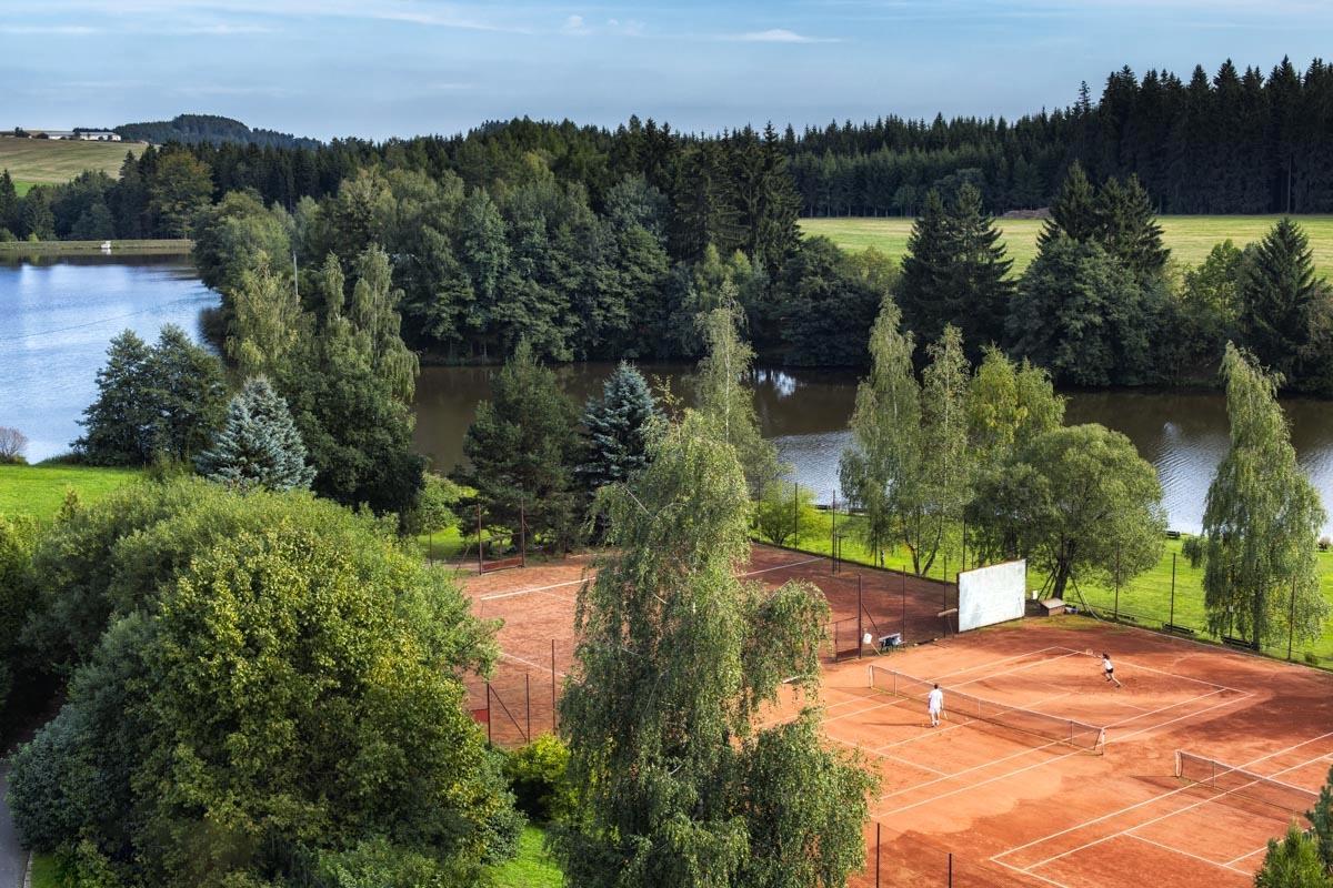 Hotel Skalsky Dvur Bystrice nad Pernstejnem Buitenkant foto