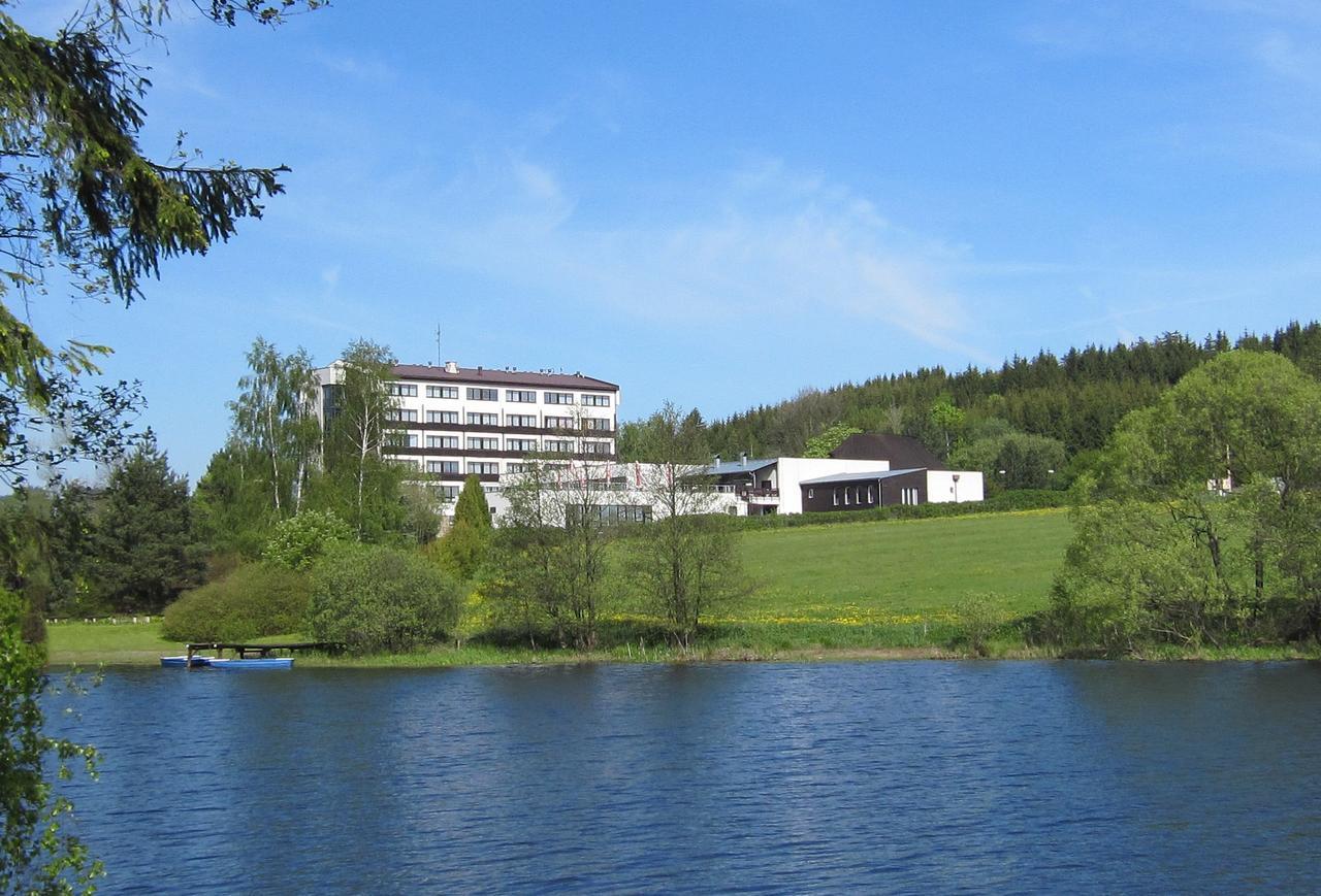 Hotel Skalsky Dvur Bystrice nad Pernstejnem Buitenkant foto